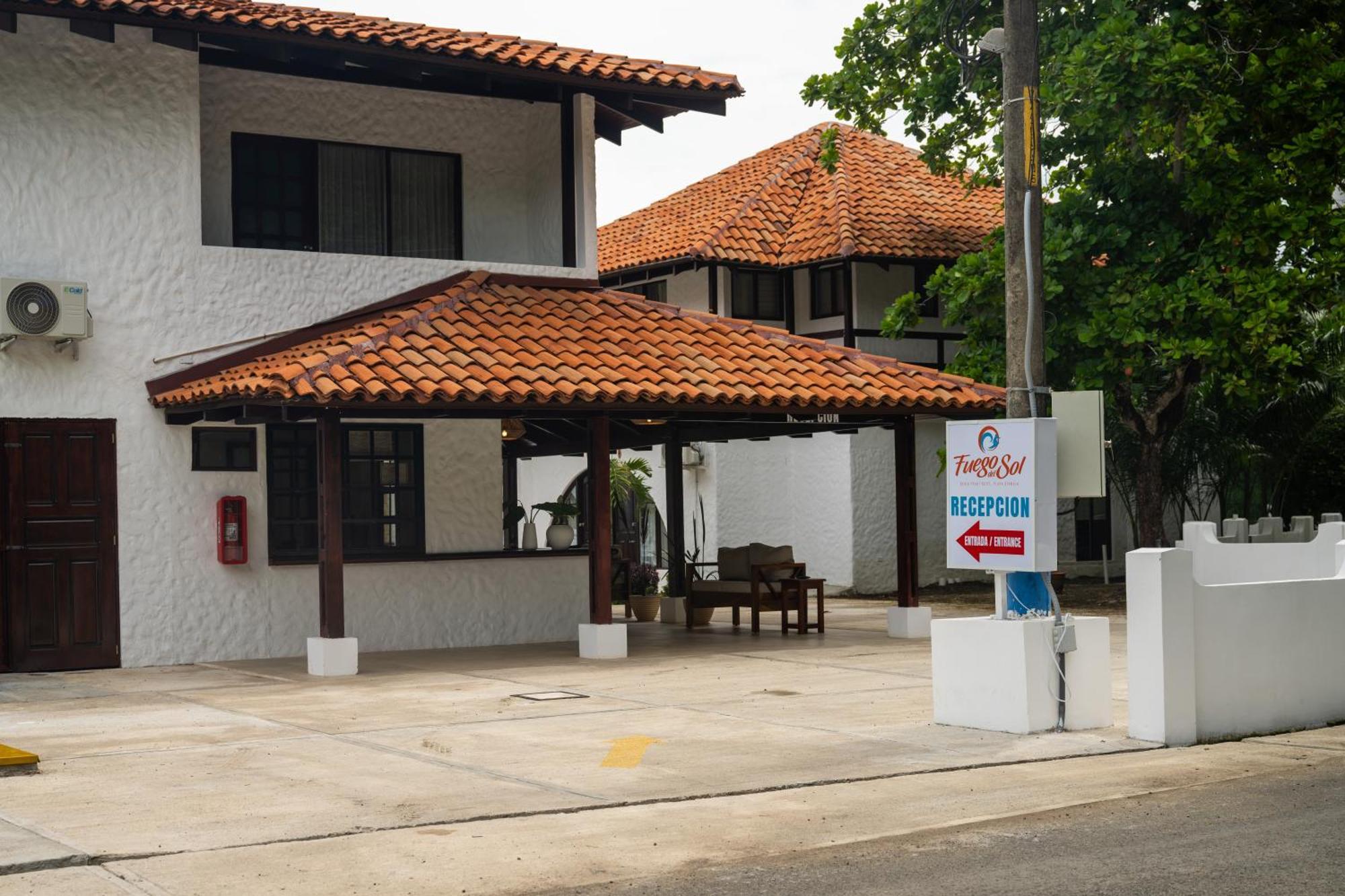 Fuego Del Sol Beachfront Hotel Хако Экстерьер фото